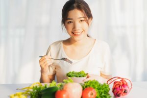 Ăn nhiều rau xanh giúp cải thiện tình trạng khô âm đạo
